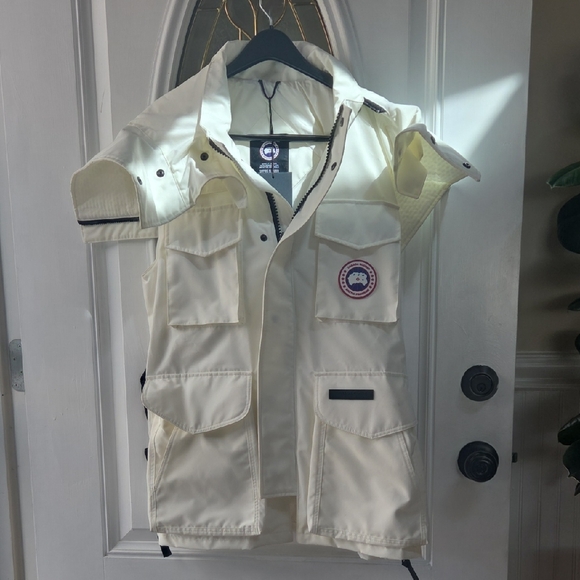 Canada Goose Cream Vest - Picture 1 of 16